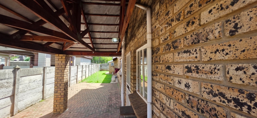 4 Bedroom Property for Sale in Miederpark North West